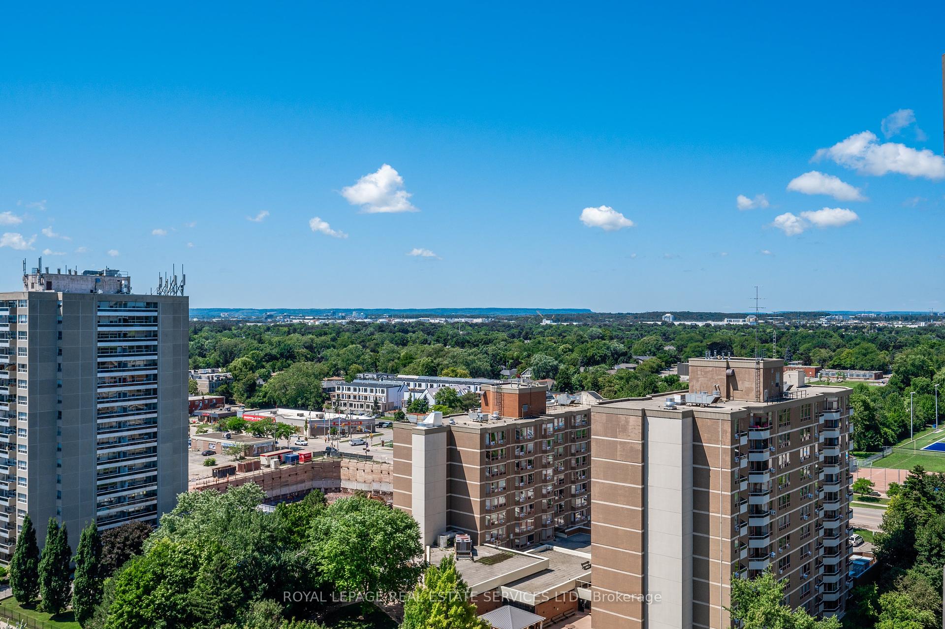 2 Bedrooms Condo at 2180 Marine,  Oakville For sale