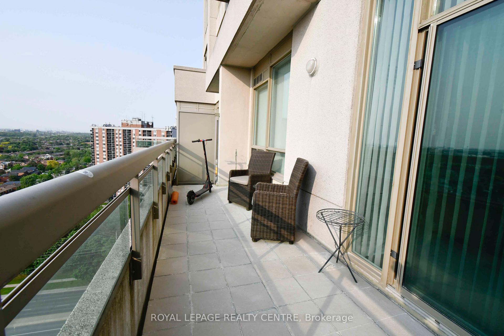 2 Bedrooms Condo at 1359 Rathburn, Mississauga For sale