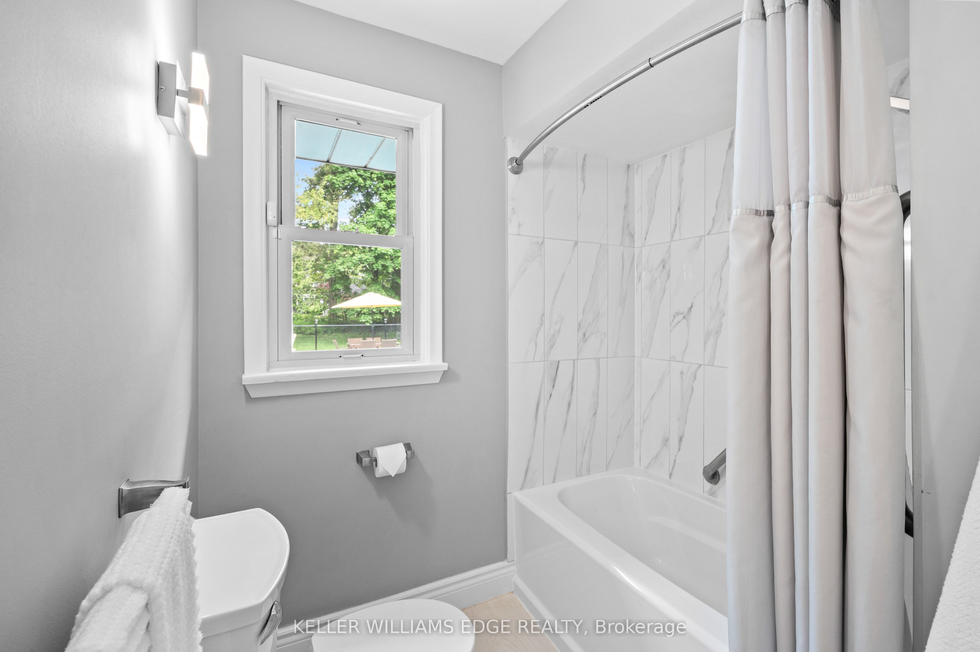 1589 Crediton Parkway