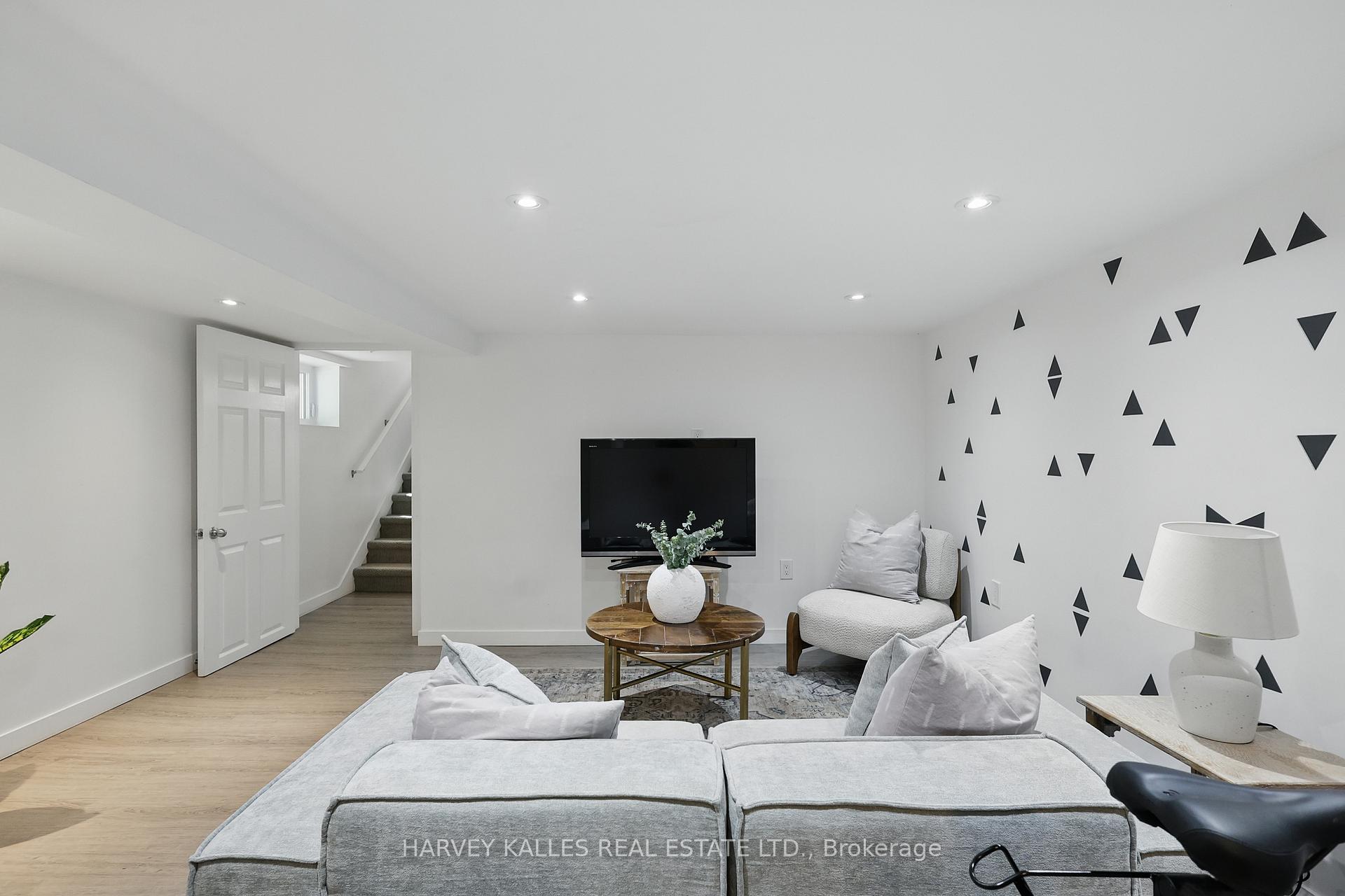 34 Winnett Avenue