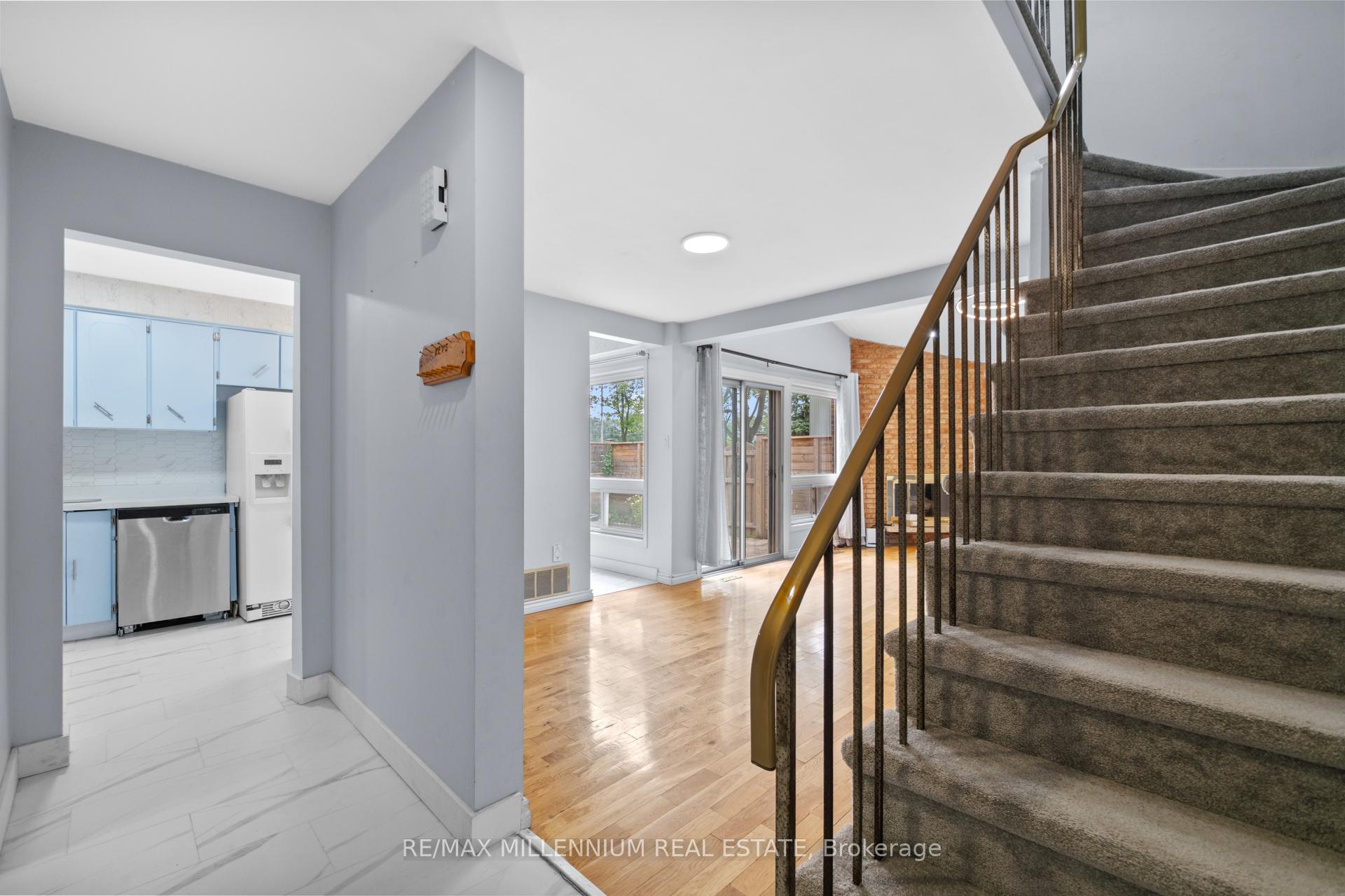 4 Bedrooms Condo at 3339 Council Ring, Mississauga For sale