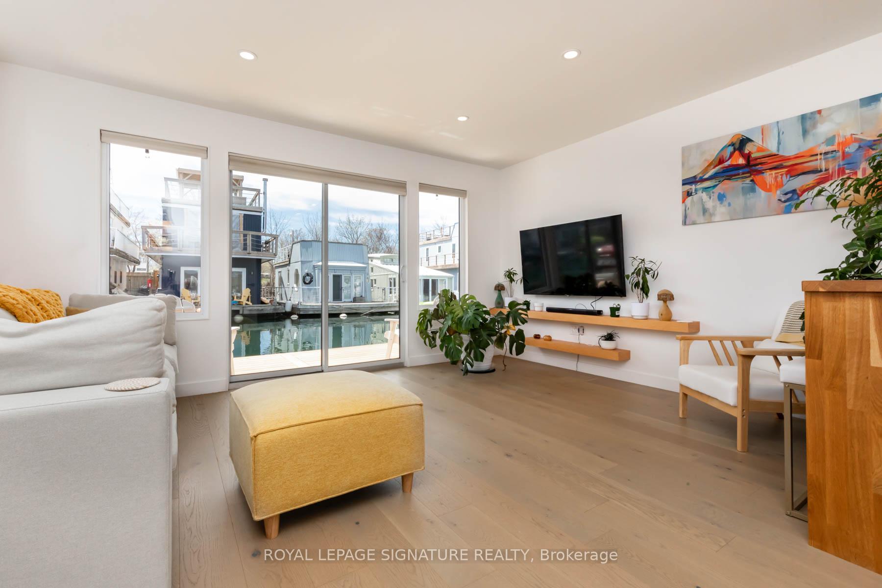 1 Bedroom Condo at 7 Brimley,  Toronto For sale