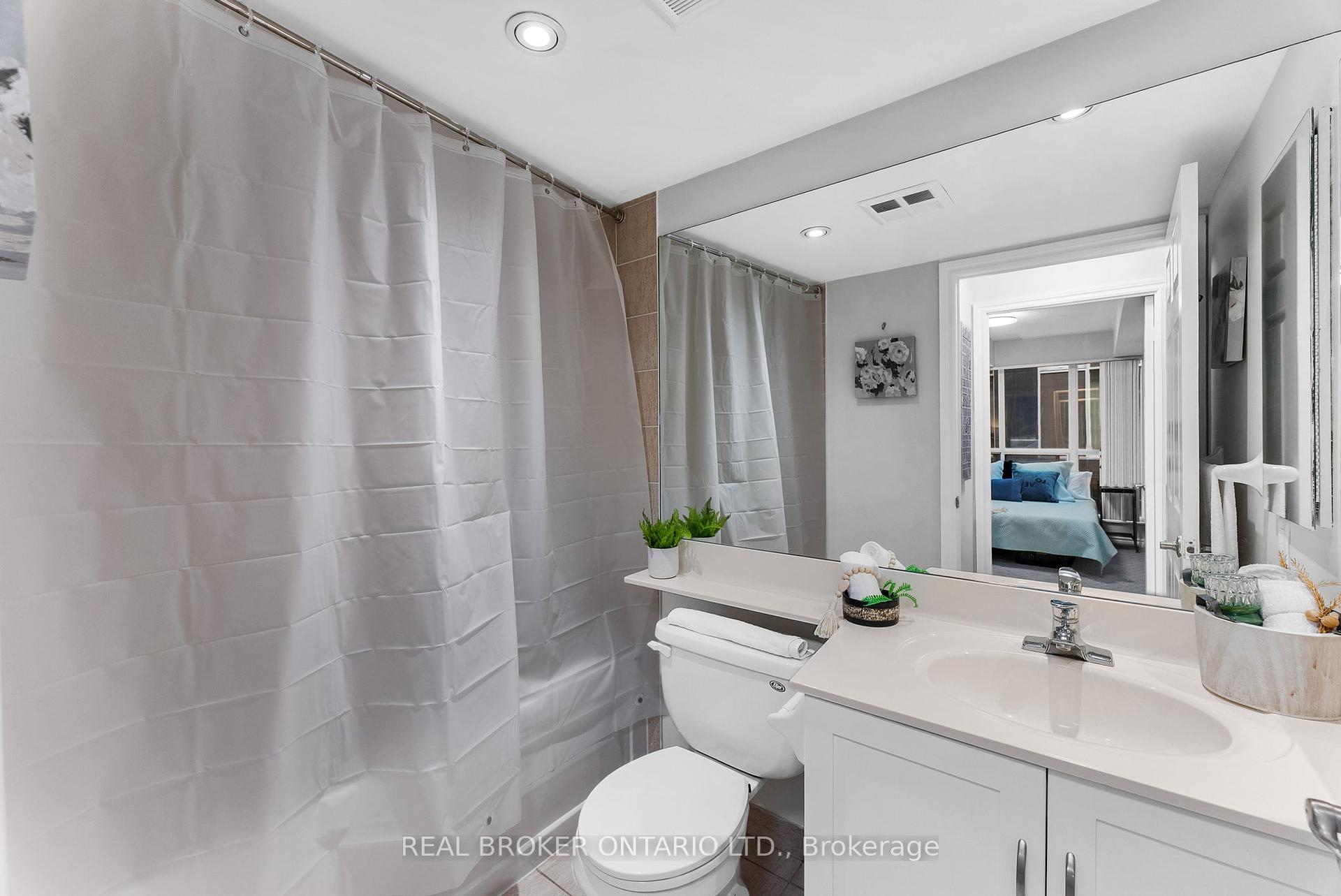 2 Bedrooms Condo at 250 Wellington,  Toronto For sale
