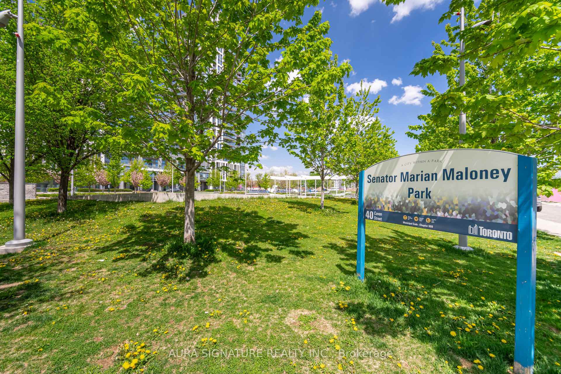 2 Bedrooms Condo at 15 Zorra, Toronto For sale