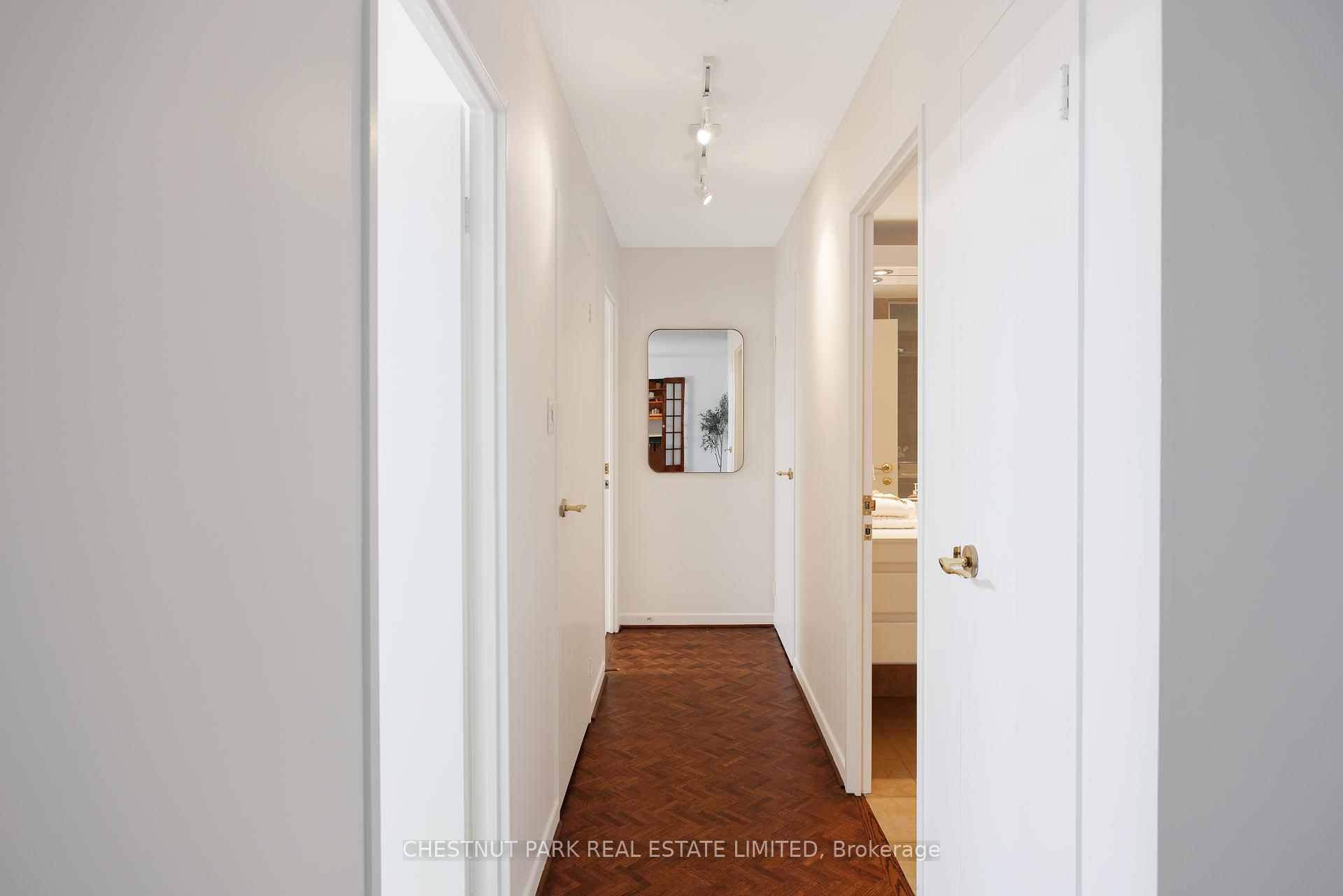 3 Bedrooms Condo at 62 Wellesley, Toronto For sale
