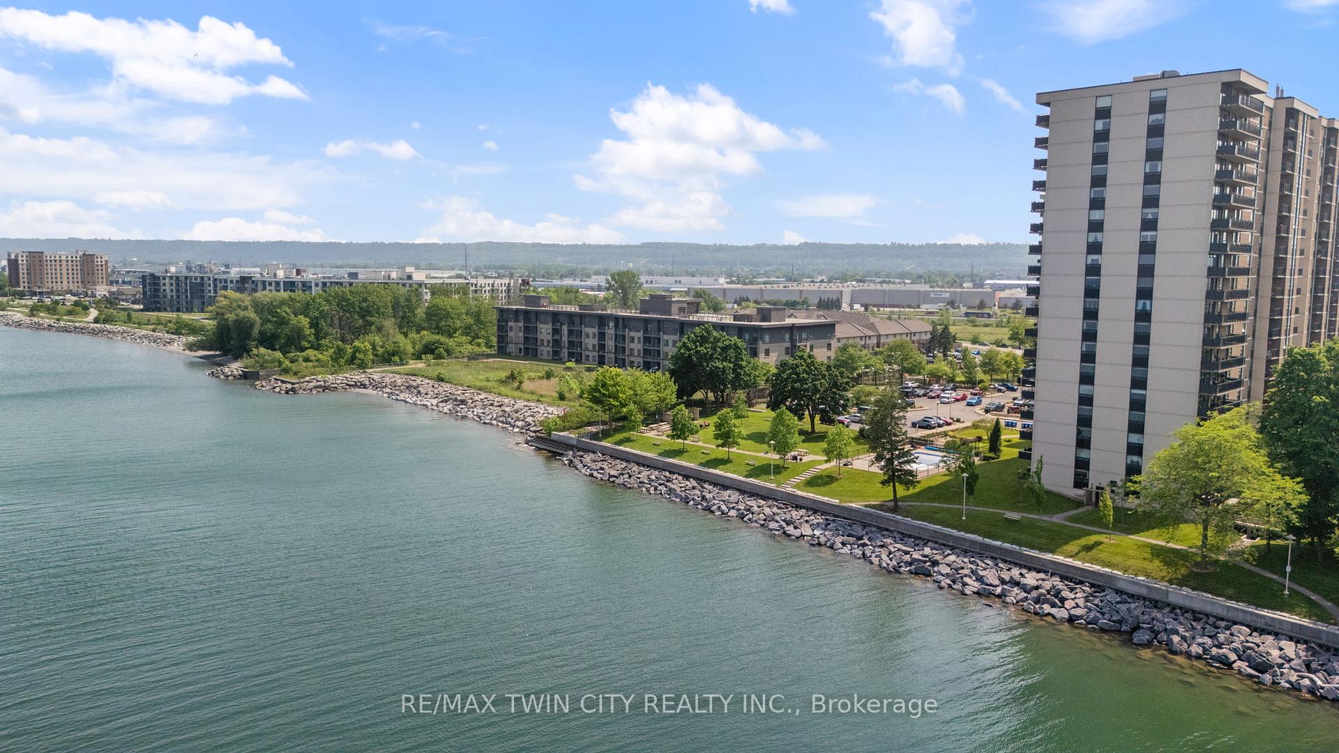 2 Bedrooms Condo at 301 Frances, Hamilton For sale