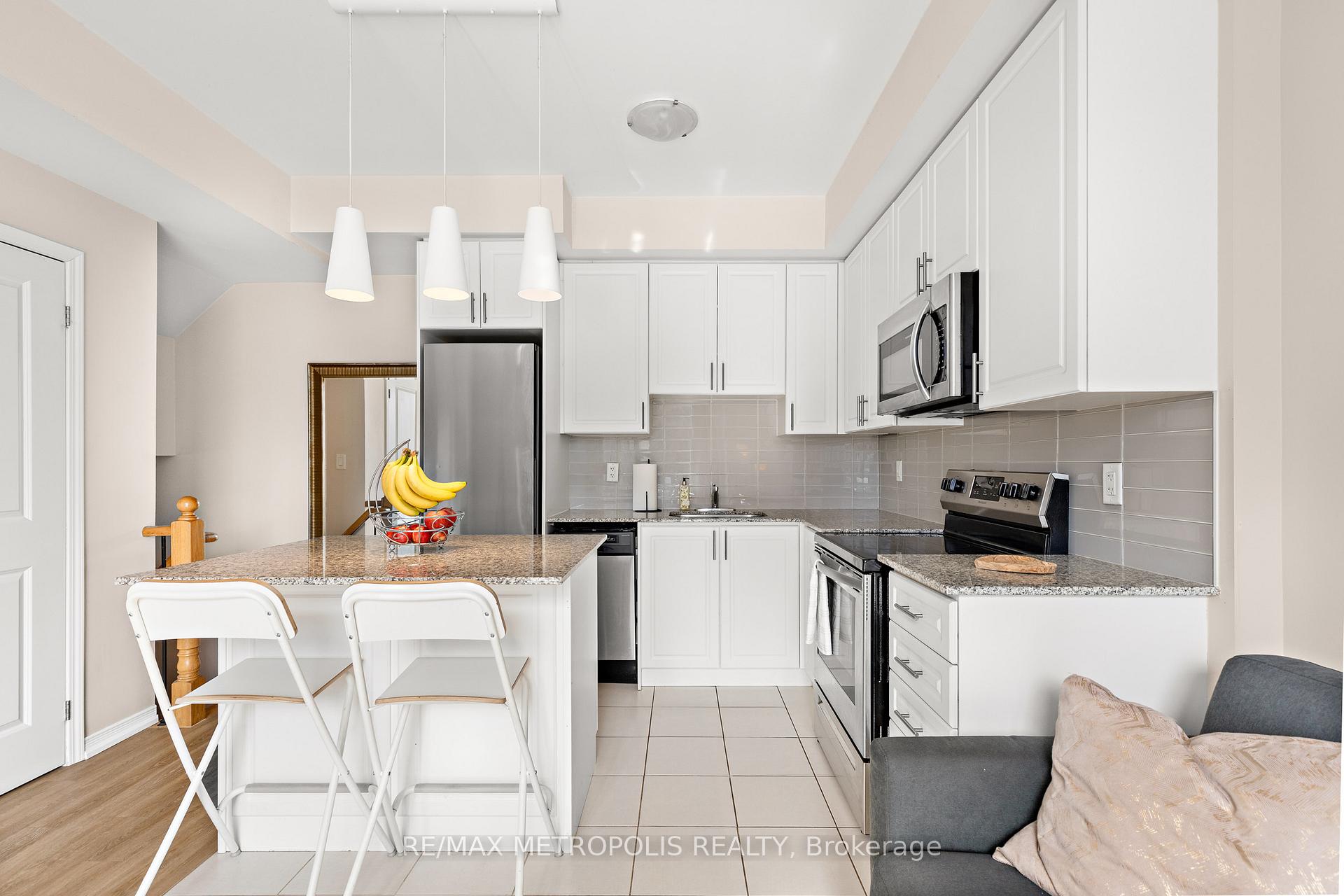 2 Bedrooms Condo at 24 Fieldway,  Toronto For sale