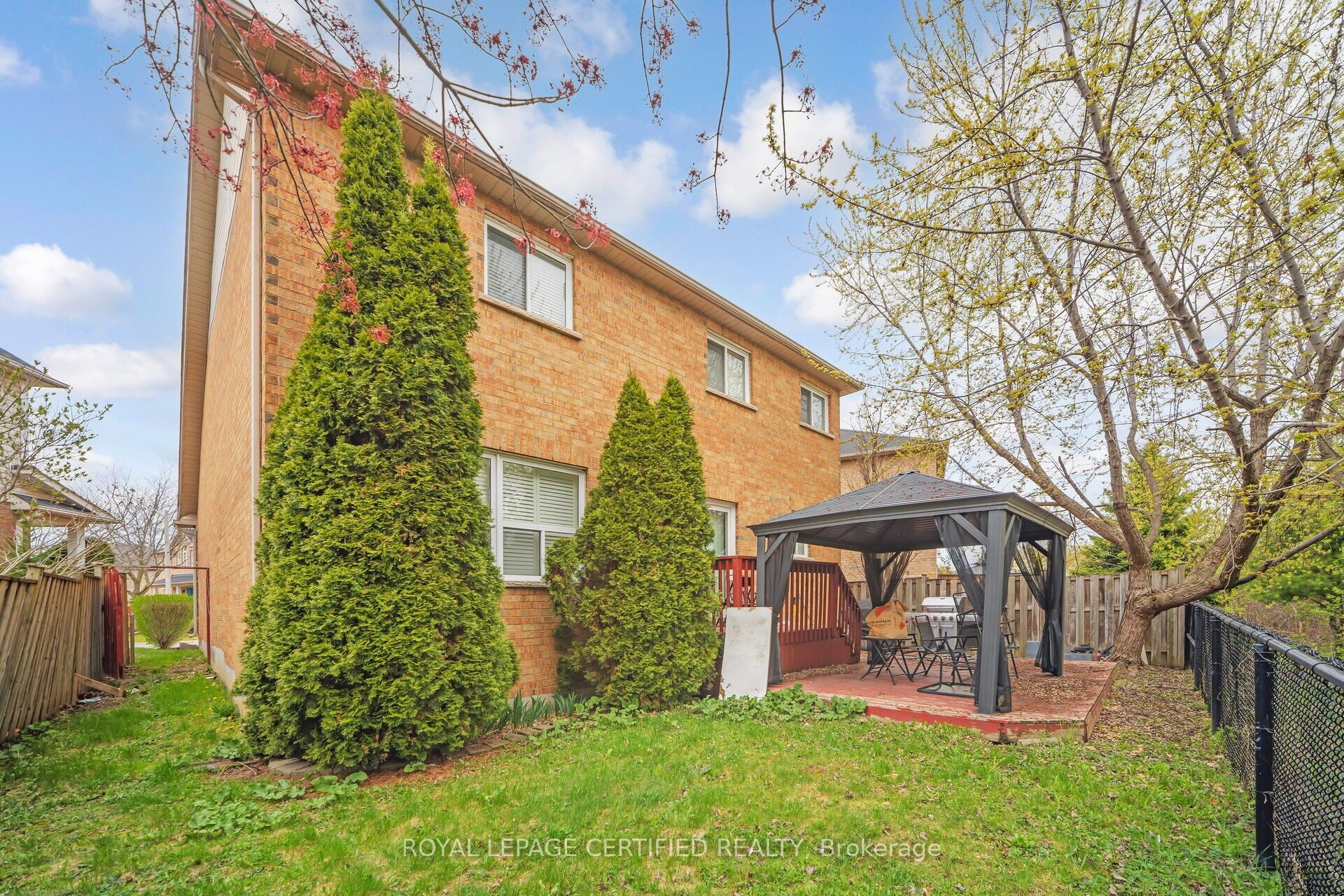 12 Sunnybrook Crescent
