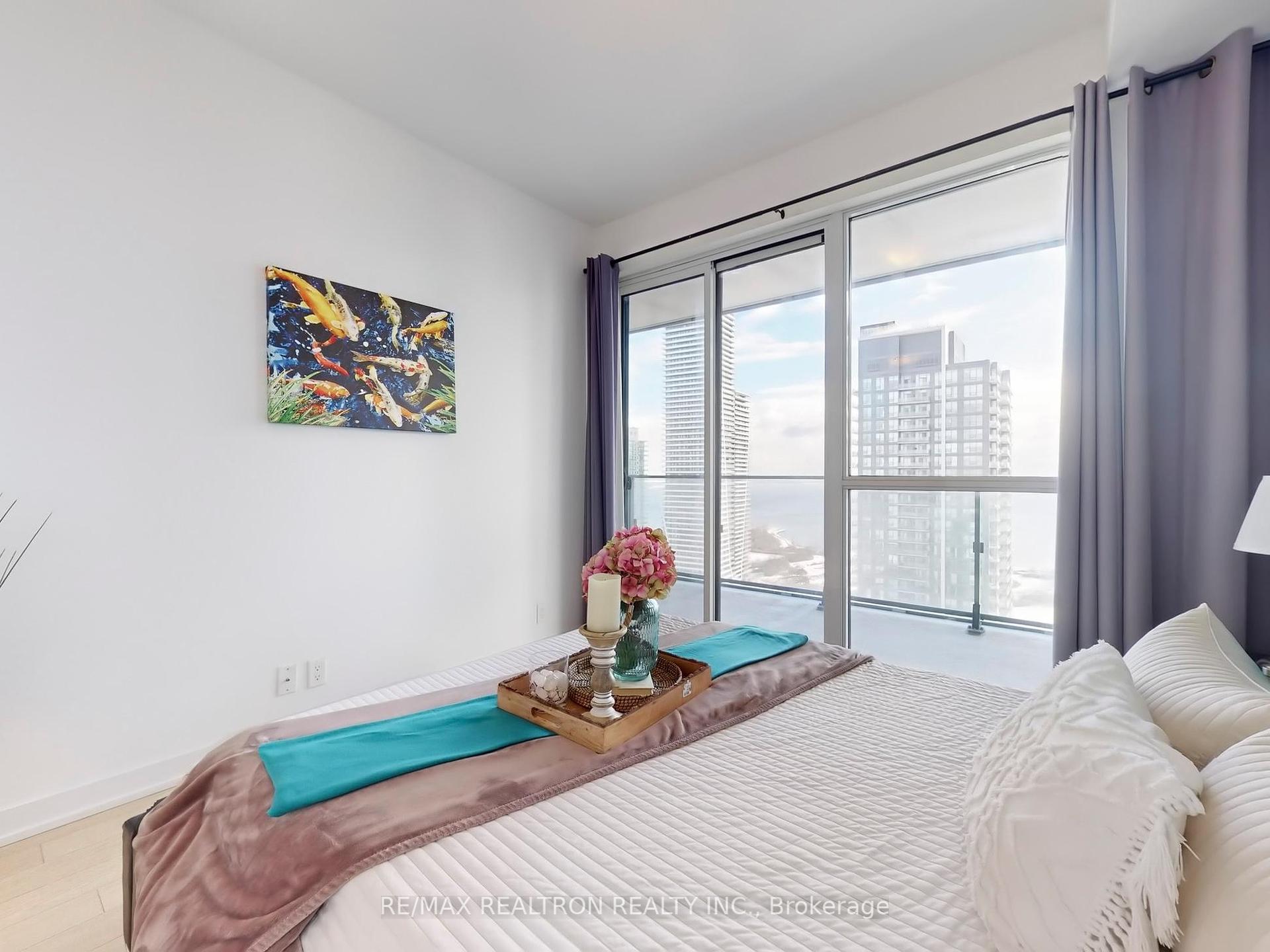 3 Bedrooms Condo at 10 Park Lawn, Toronto For sale