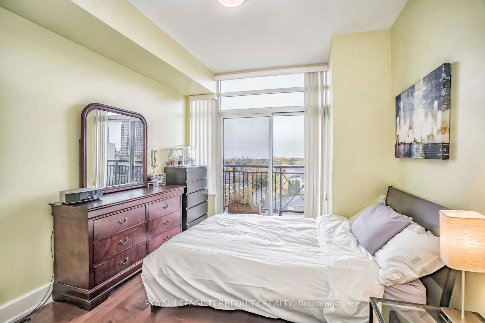 676 Sheppard Avenue E, #607