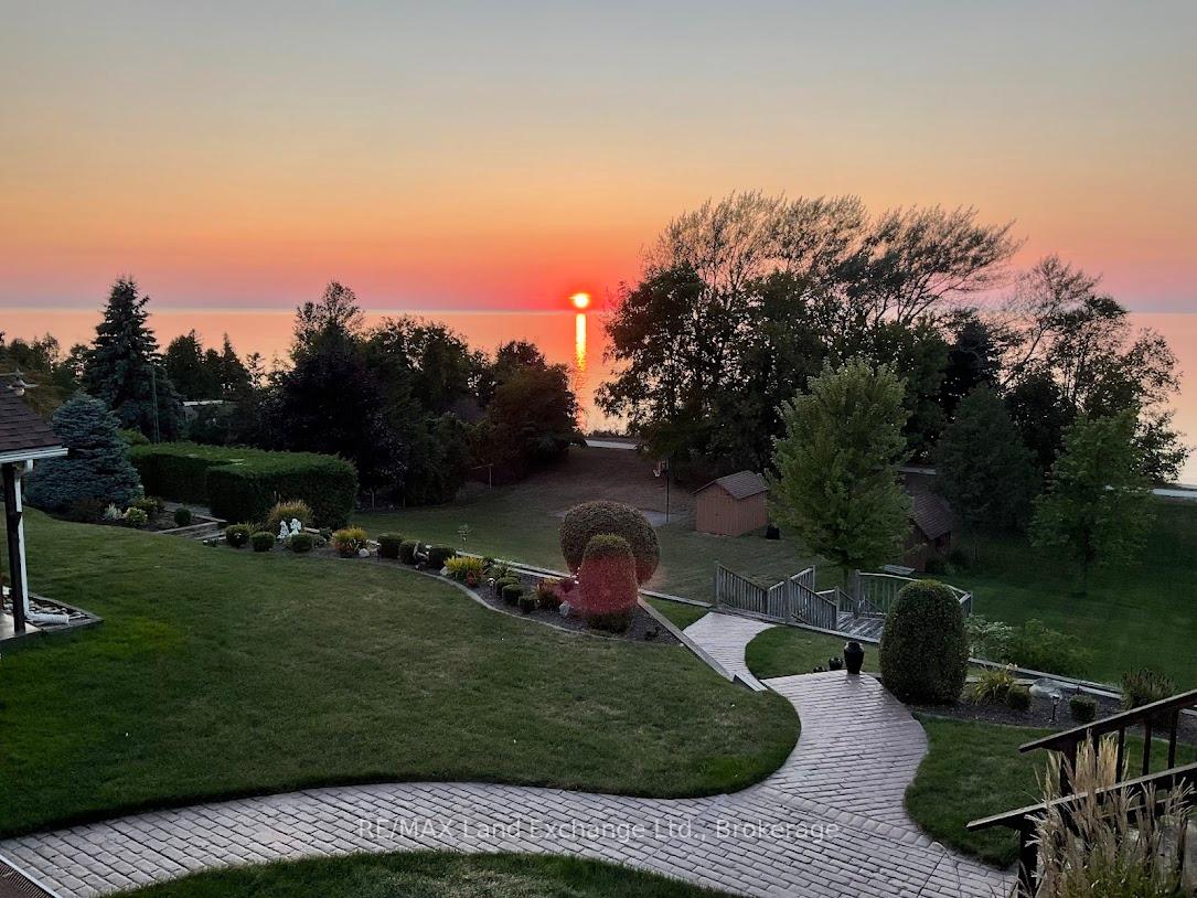 422 Penetangore Row, Kincardine, ON N2Z 2J7