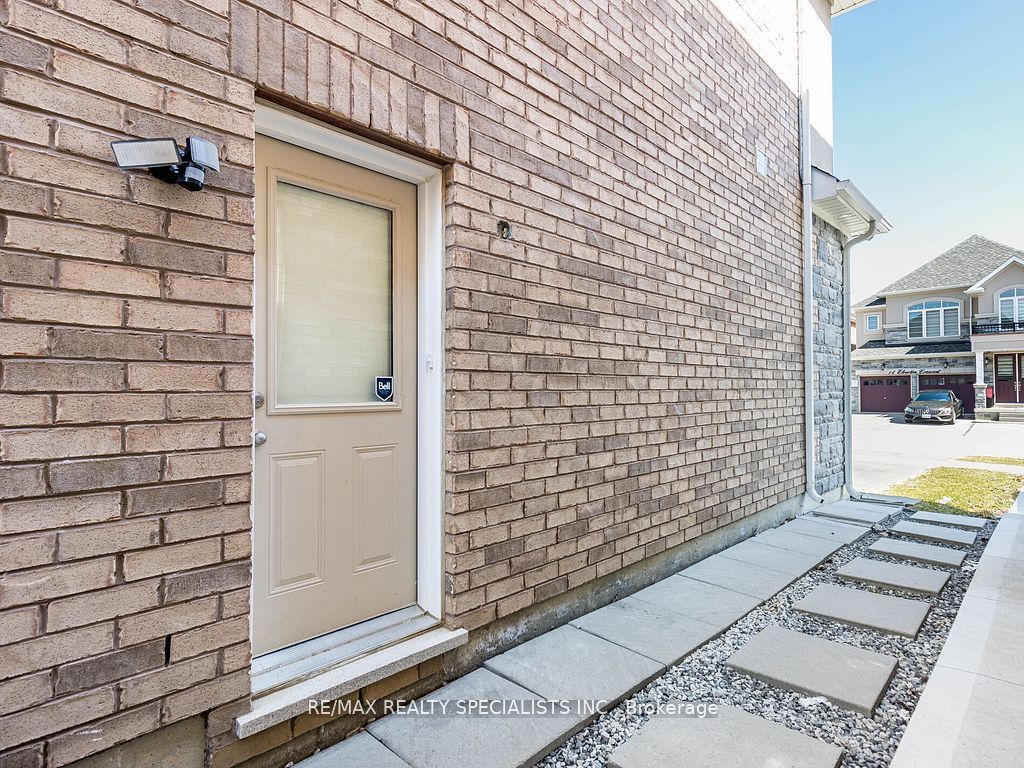 11 Elverton Crescent