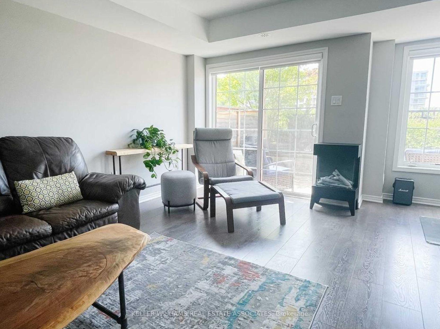 3 Bedrooms Condo at 2441 Greenwich, Oakville For sale