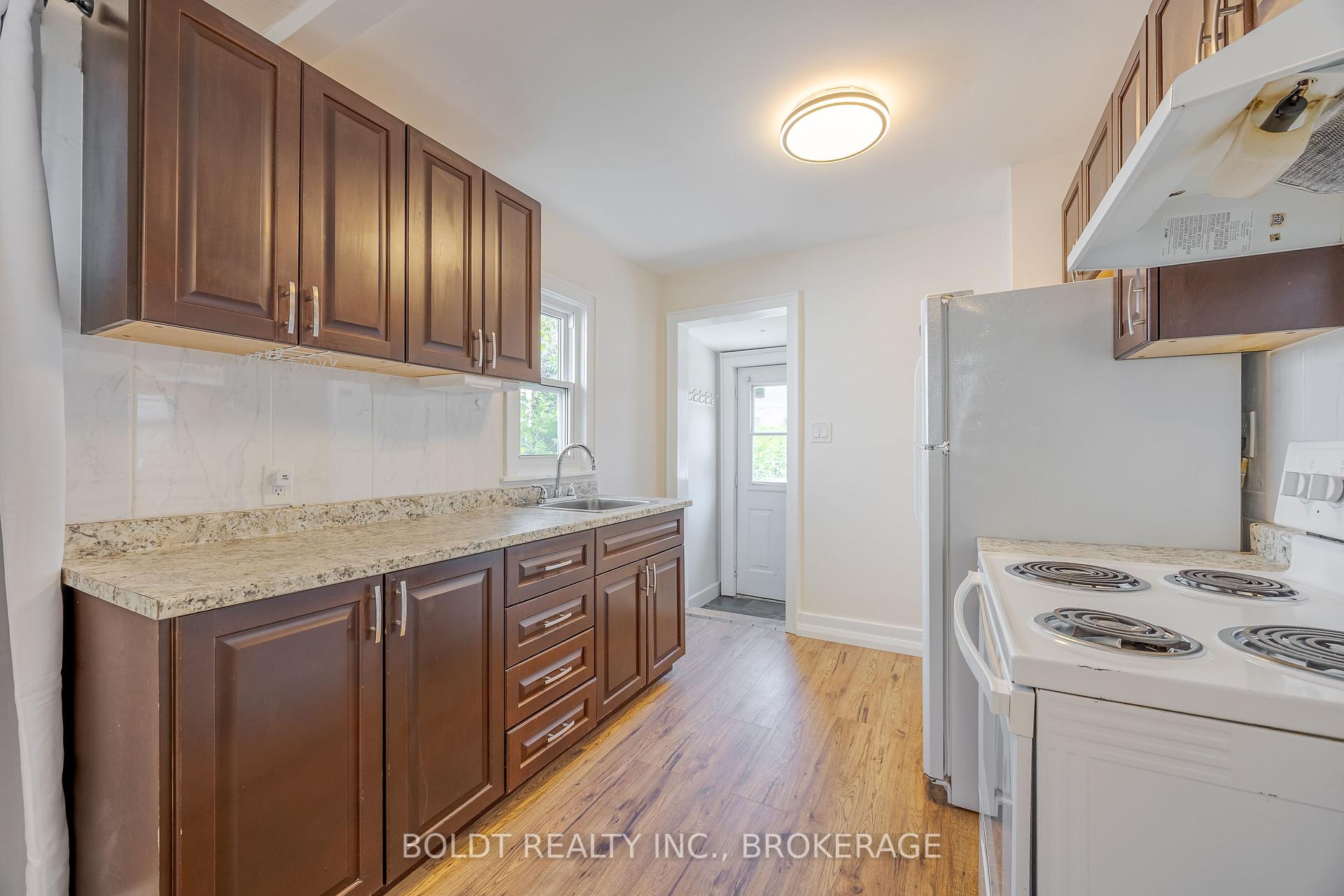336 Carlton Street, St. Catharines, ON L2N 1C4