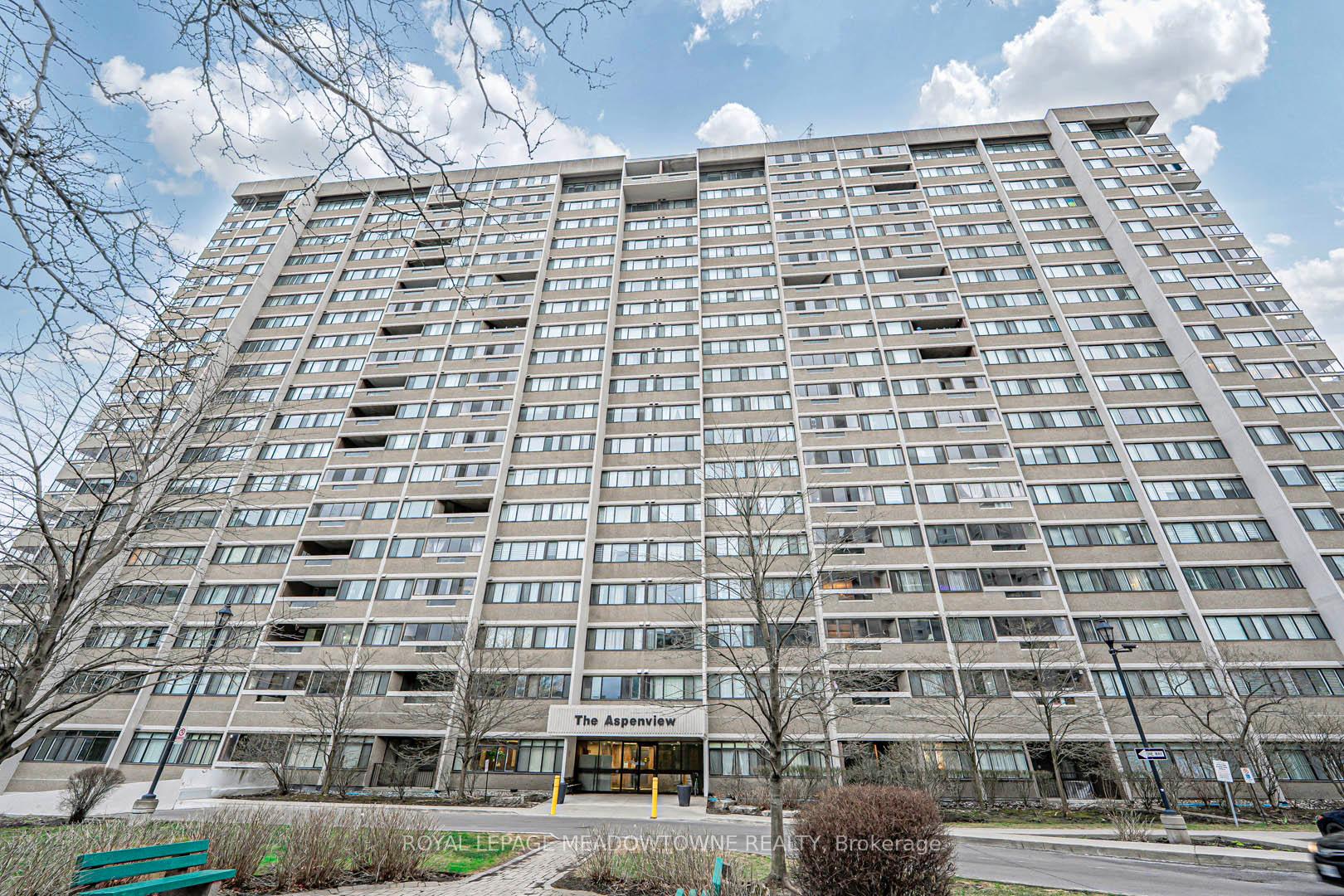3 Bedrooms Condo at 50 Elm, Mississauga For sale