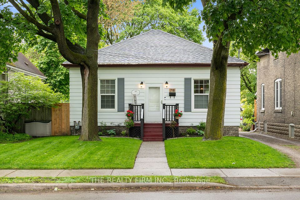 718 Lorne