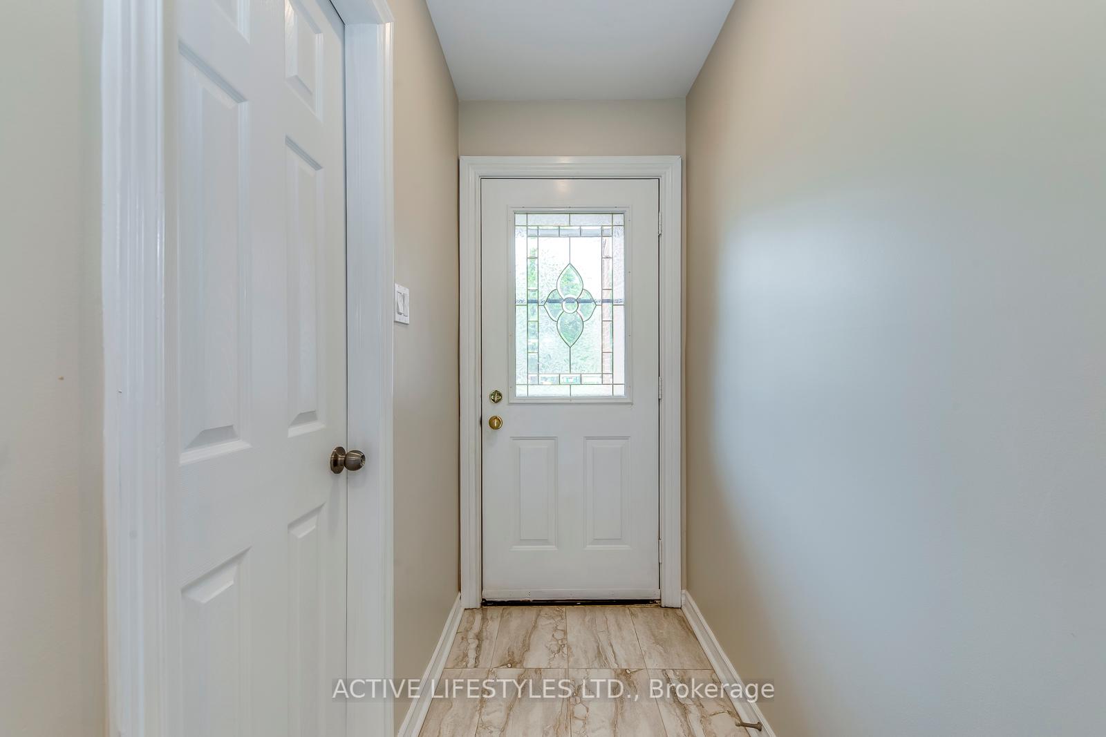 4 Bedrooms Condo at 2301 Derry, Mississauga For sale