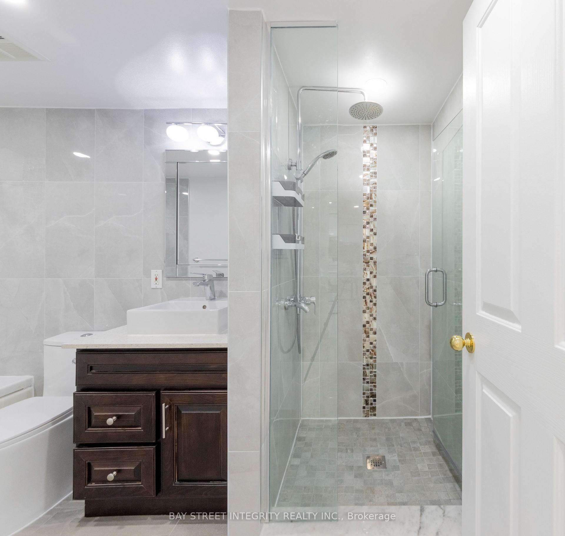 2 Bedrooms Condo at 28 Hollywood, Toronto For sale
