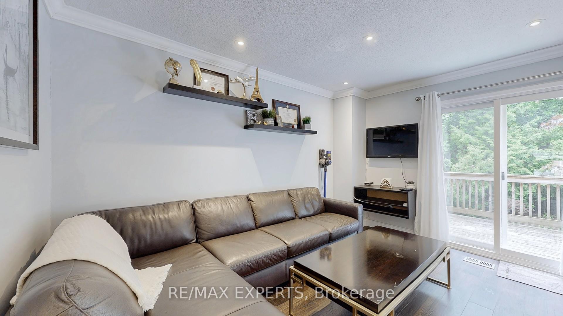3 Bedrooms Condo at 43 Tamarack, Toronto For sale