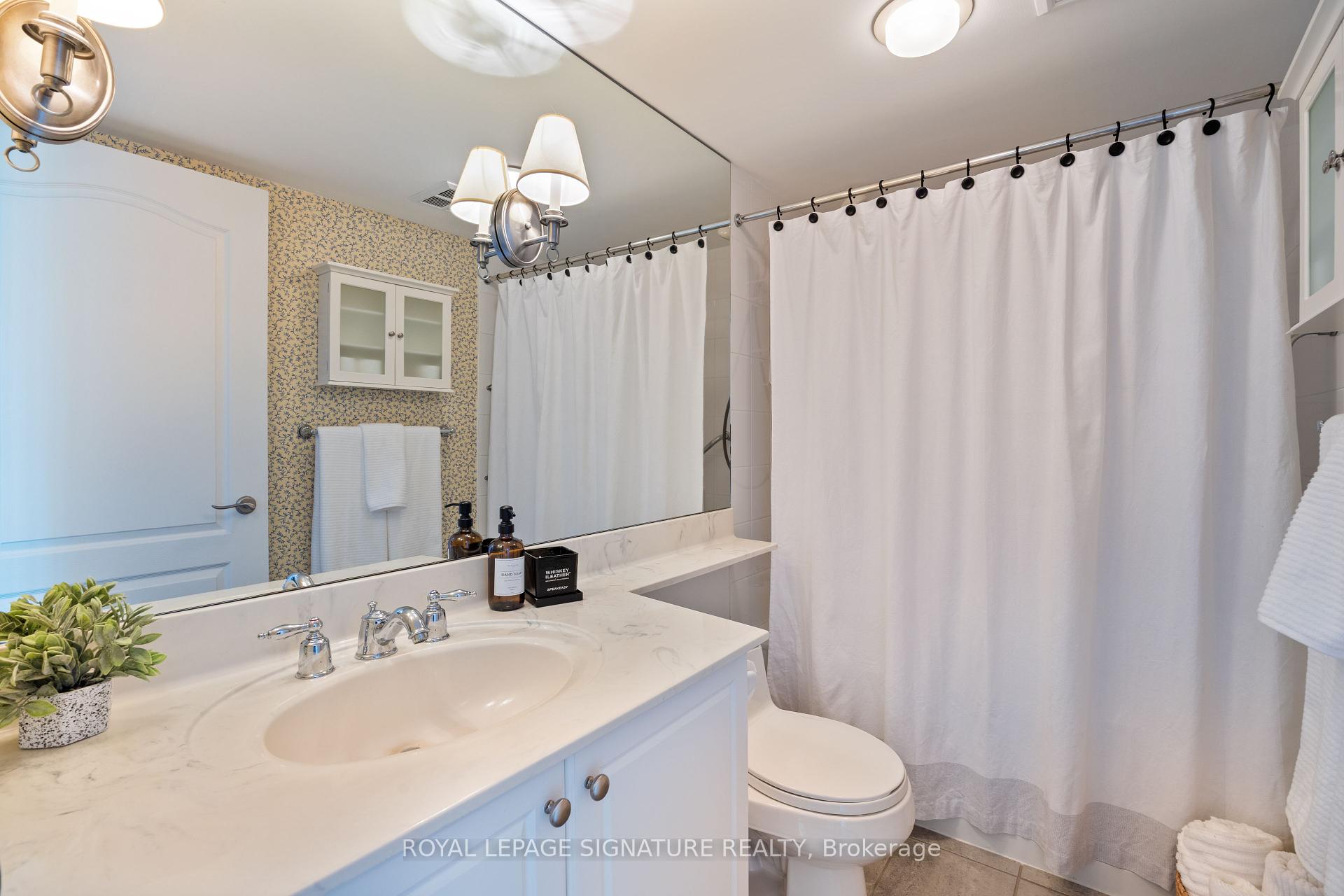 2 Bedrooms Condo at 205 The Donway, Toronto For sale