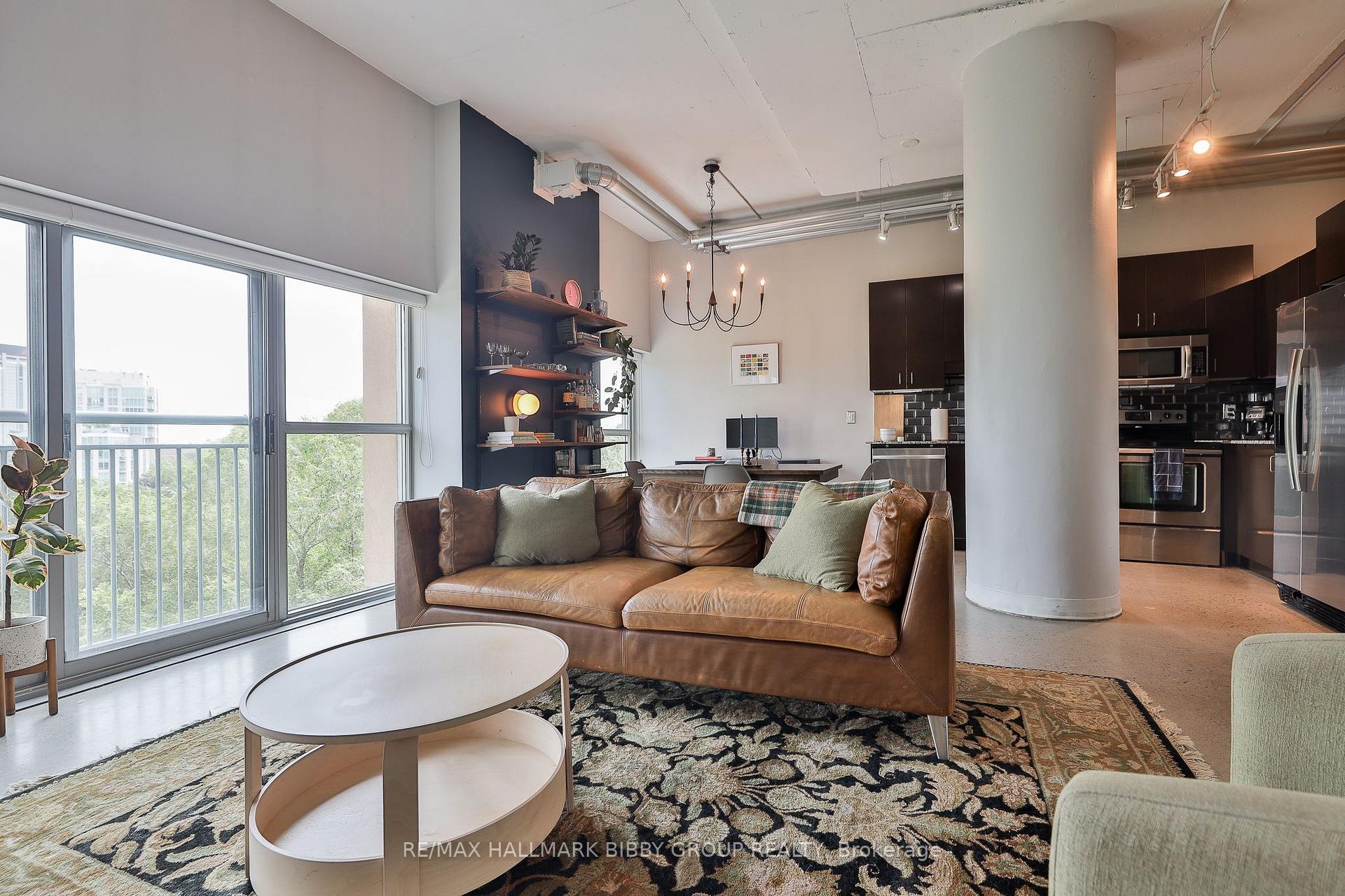 2 Bedrooms Condo at 2 Fieldway, Toronto For sale