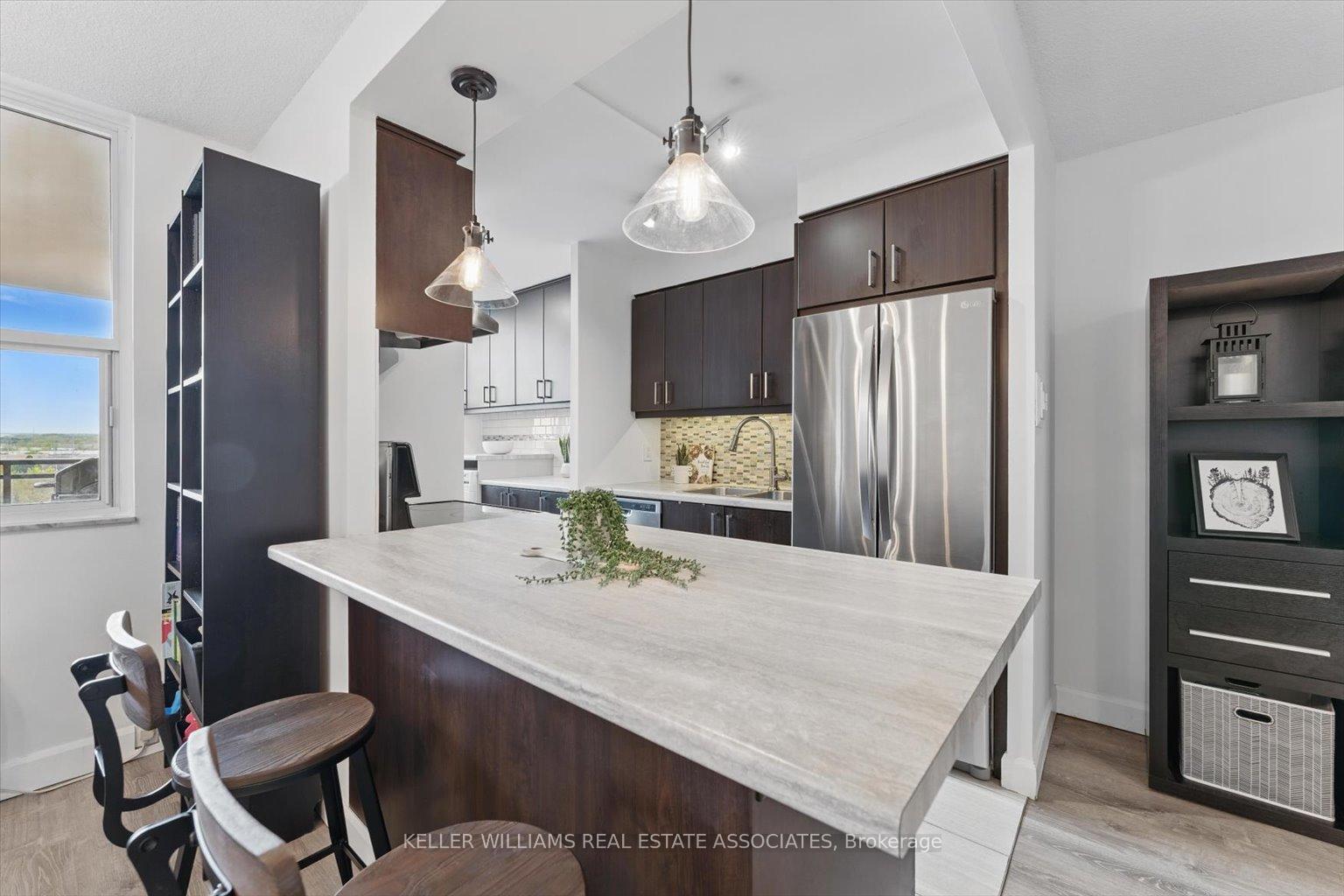 2 Bedrooms Condo at 966 Inverhouse, Mississauga For sale
