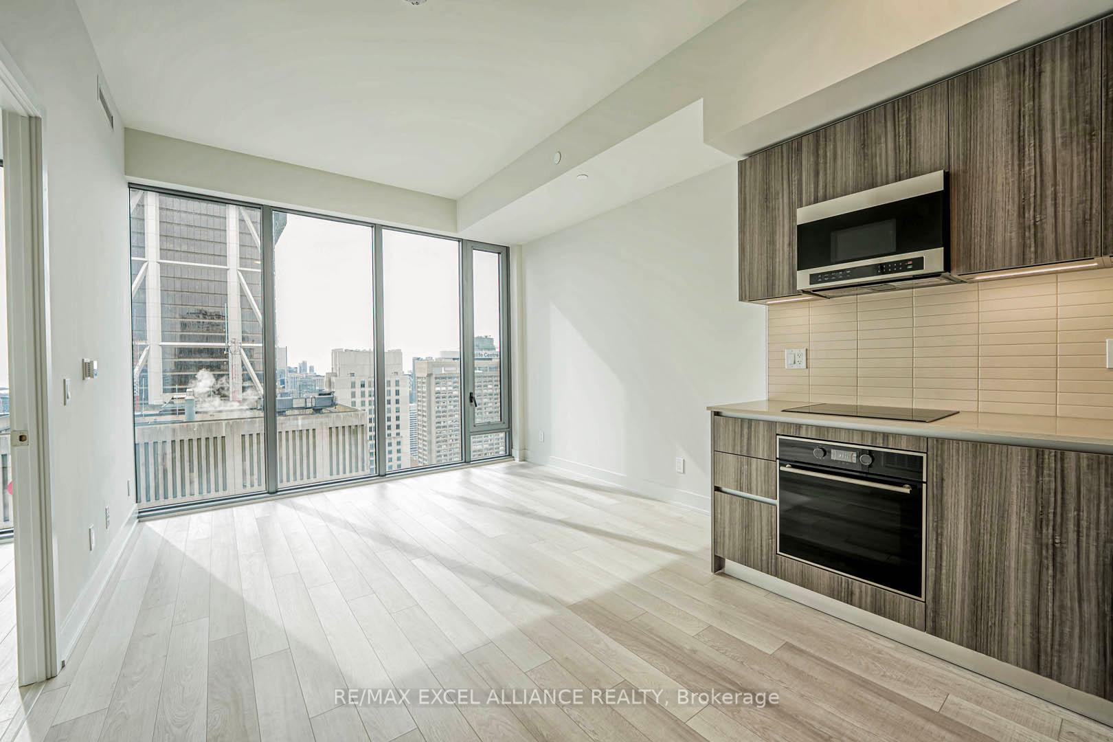 2 Bedrooms Condo at 8 Cumberland, Toronto For sale