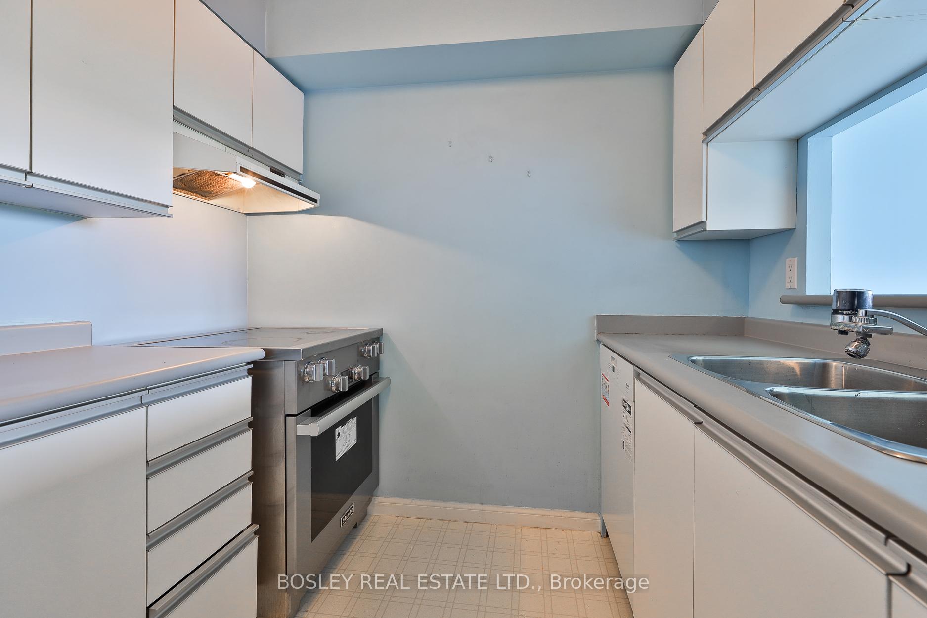 2 Bedrooms Condo at 3 Hickory Tree, Toronto For sale