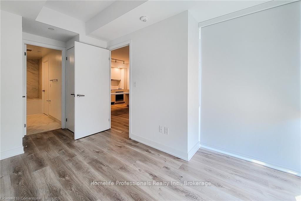 1 Bedroom Condo at 370 Martha,  Burlington For sale