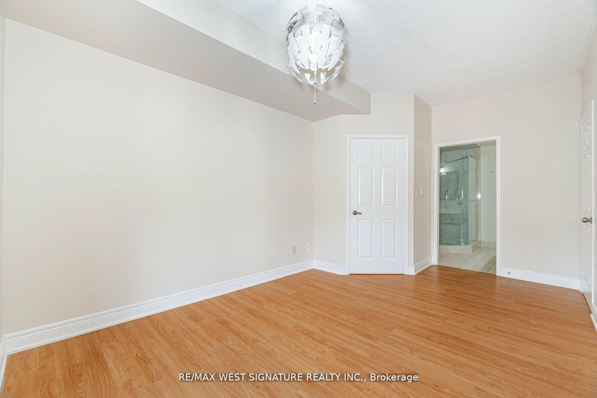 2 Bedrooms Condo at 75 Treelawn,  Vaughan For sale