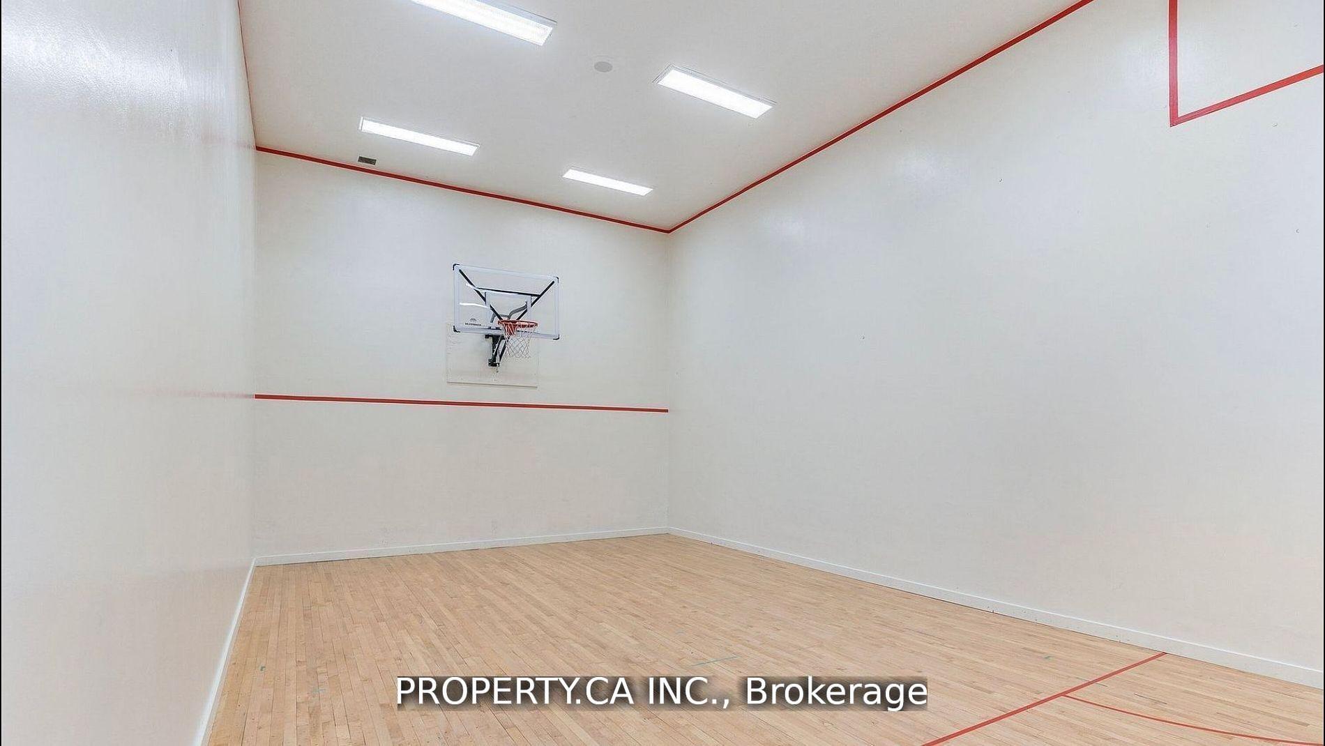 2 Bedrooms Condo at 10 Queens, Toronto For sale