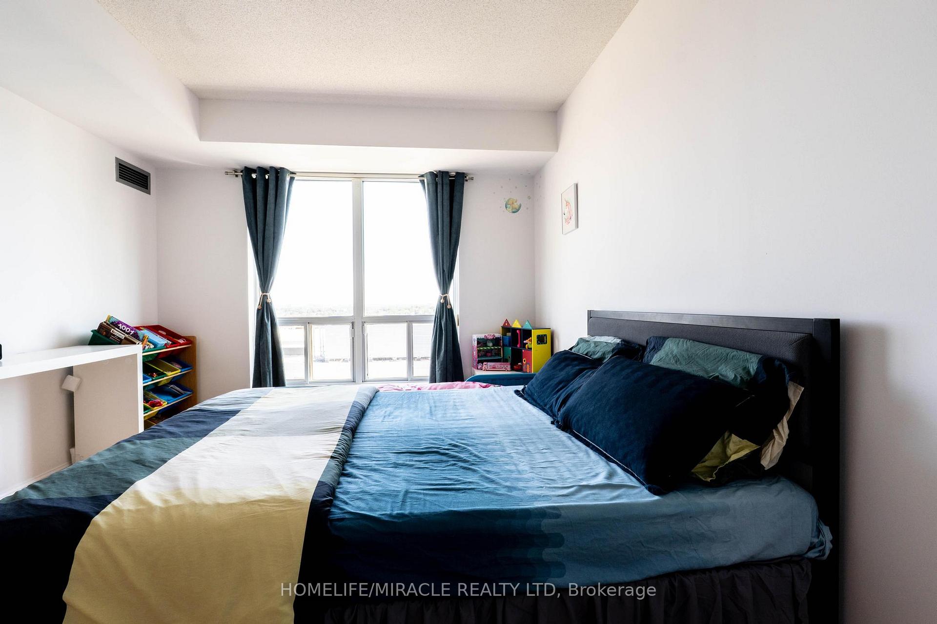 2 Bedrooms Condo at 1 Lee Centre, Toronto For sale