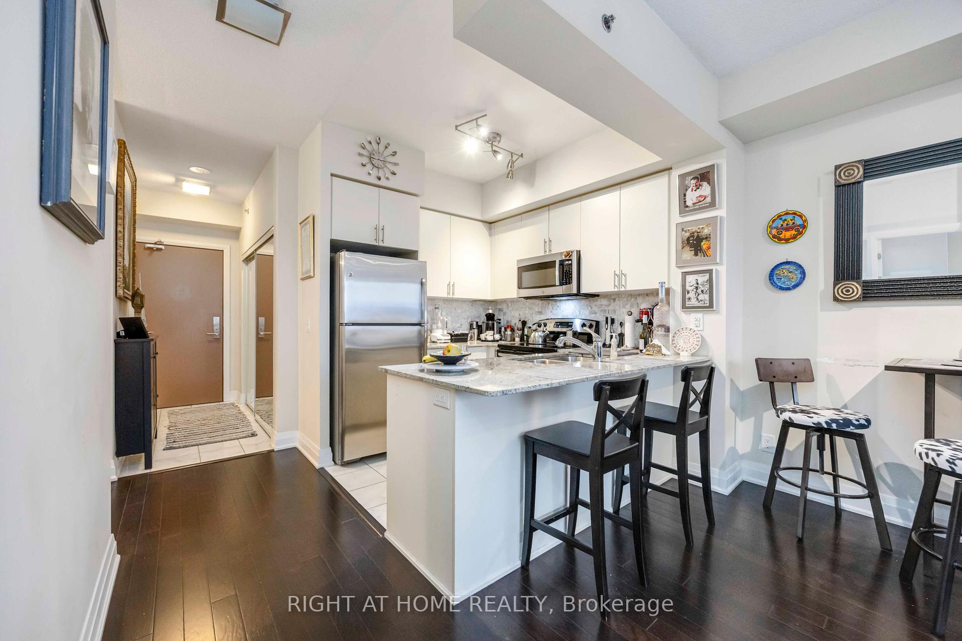 2 Bedrooms Co-op at 520 Steeles, Vaughan For sale
