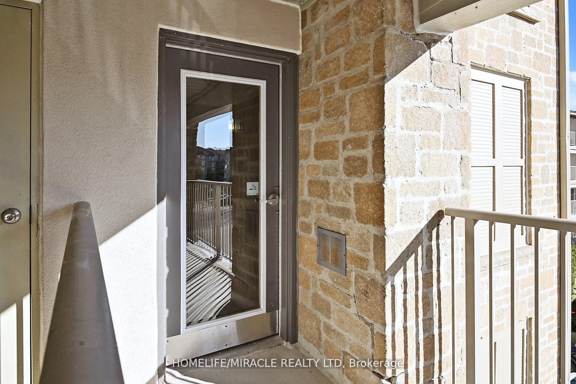 2 Bedrooms Condo at 1440 Bishops, Oakville For sale