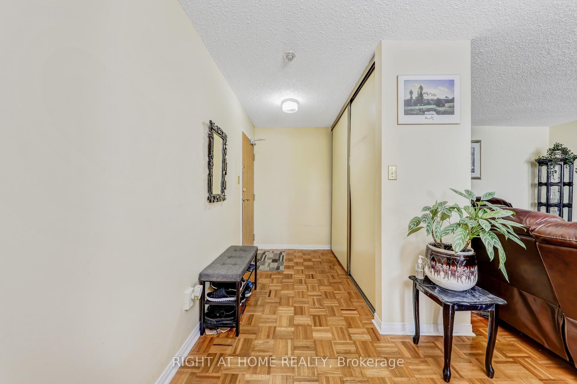 3 Bedrooms Condo at 1665 Victoria Park, Toronto For sale