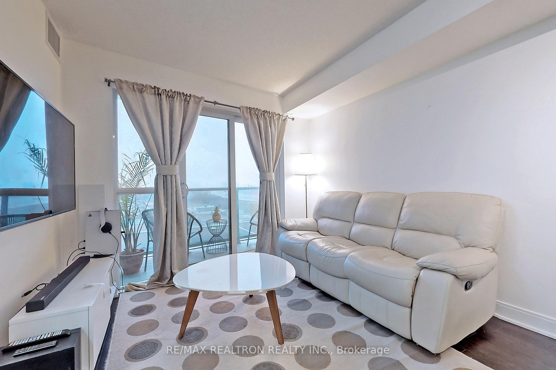 2 Bedrooms Condo at 125 Village Green, Toronto For sale