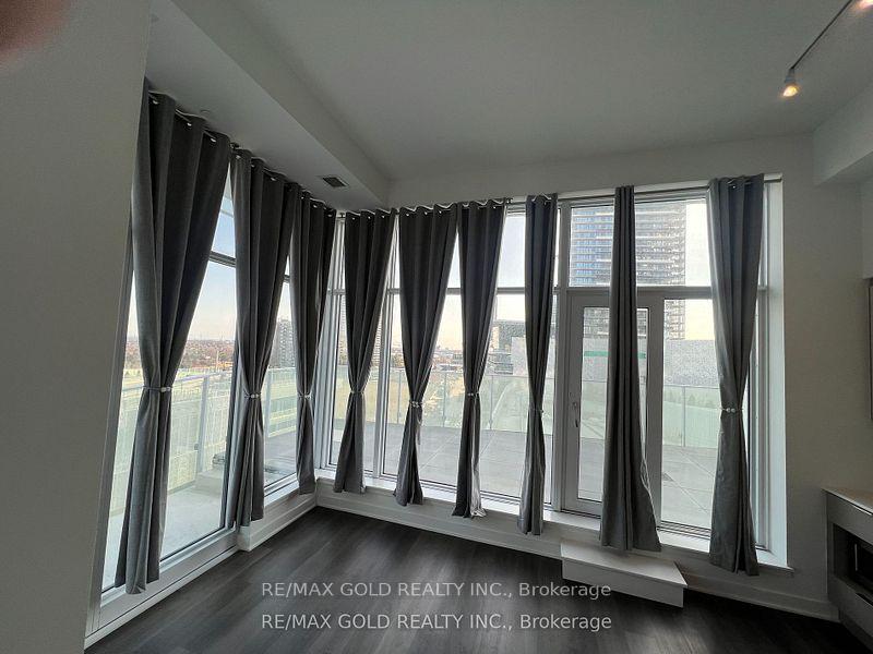 3 Bedrooms Condo at 3900 Confederation, Mississauga For sale