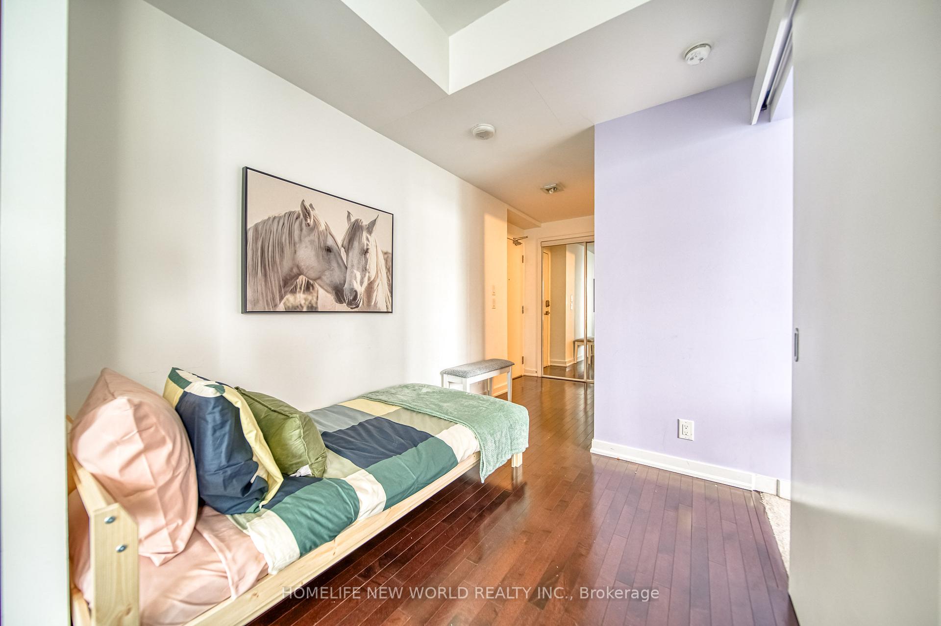 1 Bedroom Condo at 14 York, Toronto For sale