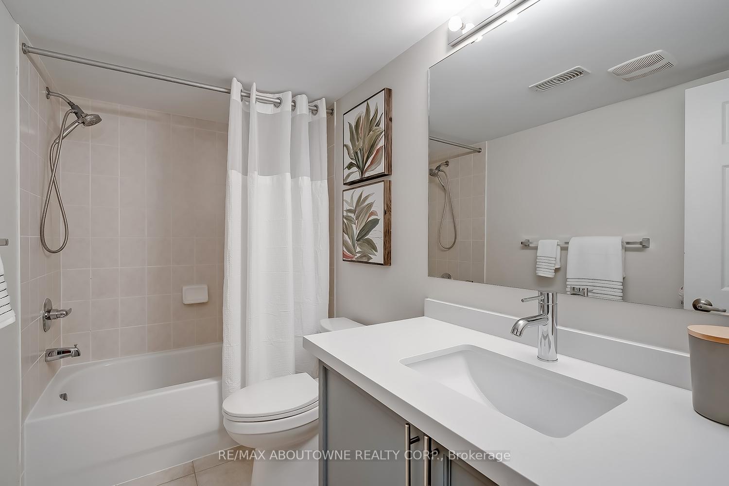 3 Bedrooms Condo at 233 Duskywing, Oakville For sale