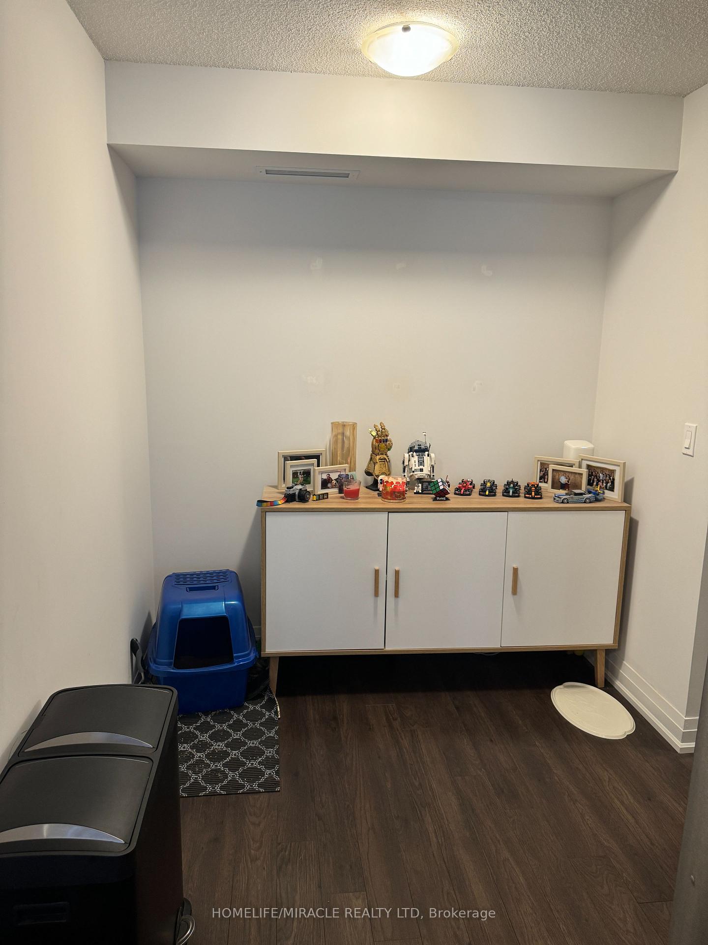 3 Bedrooms Condo at 20 Meadowglen, Toronto For sale