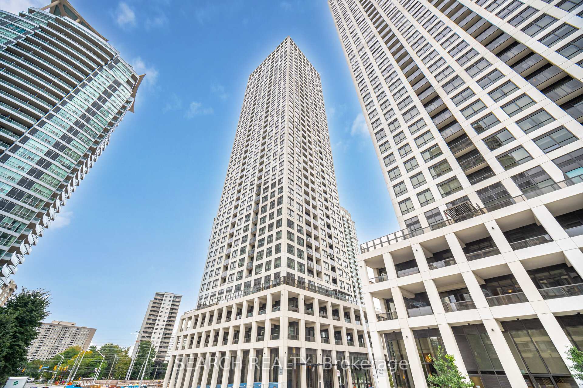 2 Bedrooms Condo at 30 Elm, Mississauga For sale