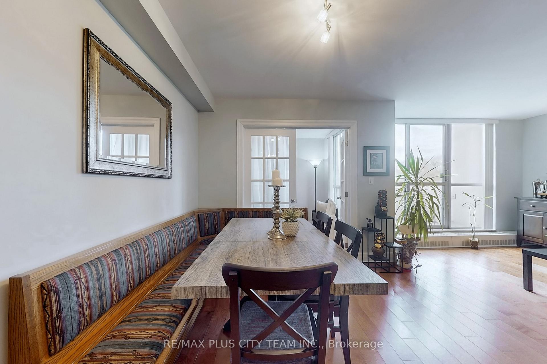4 Bedrooms Condo at 35 Ormskirk, Toronto For sale