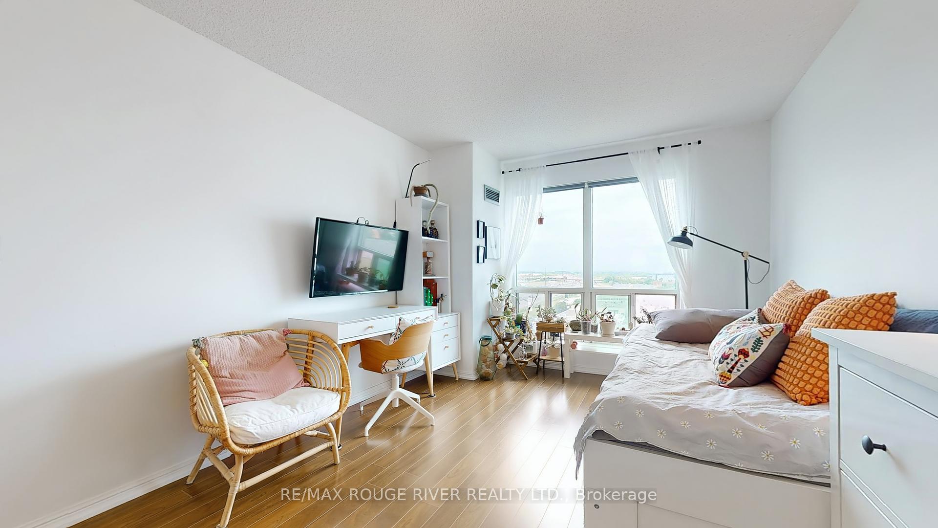 2 Bedrooms Condo at 11 Lee Centre, Toronto For sale
