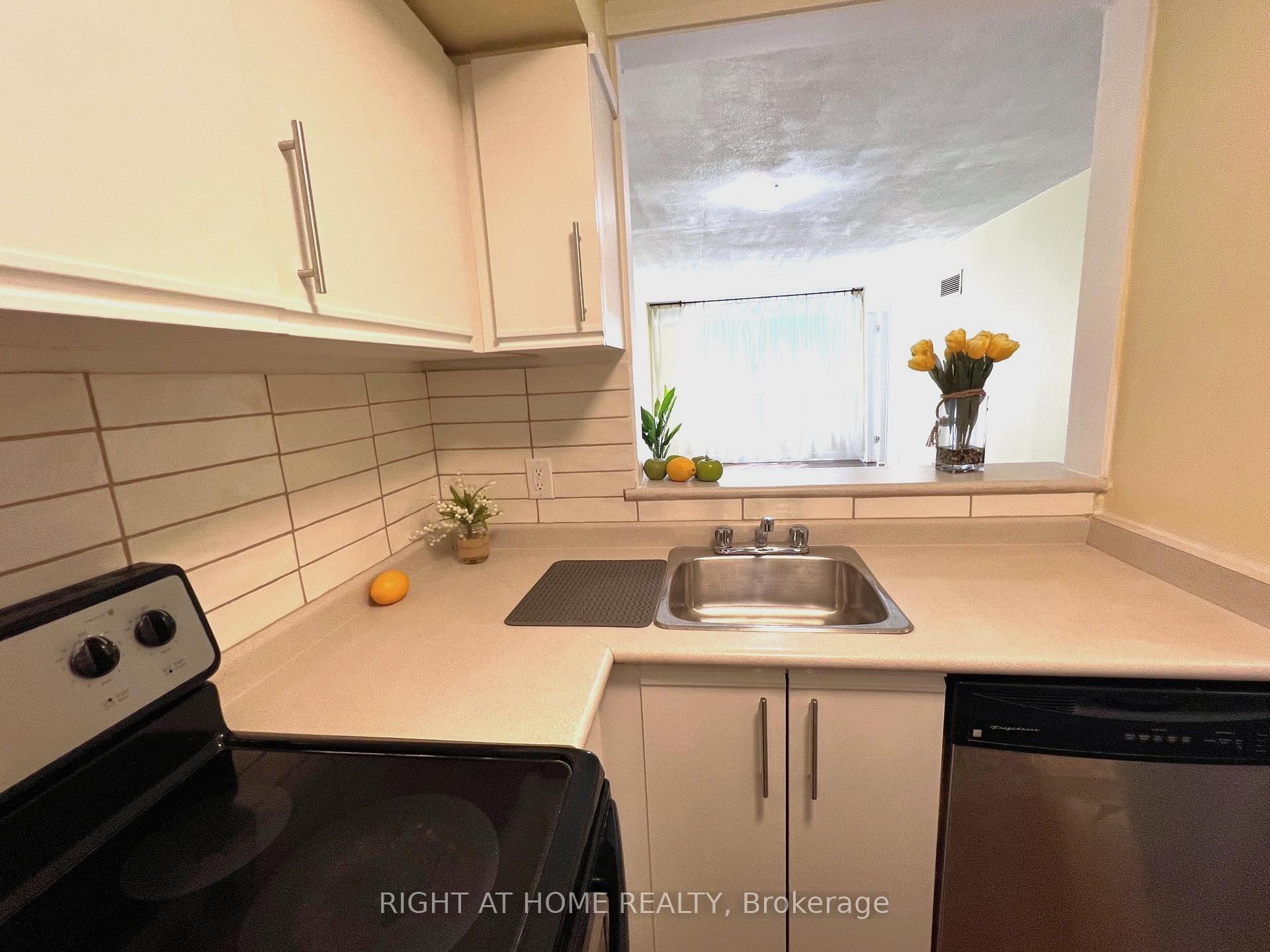 2 Bedrooms Condo at 92 King, Toronto For sale