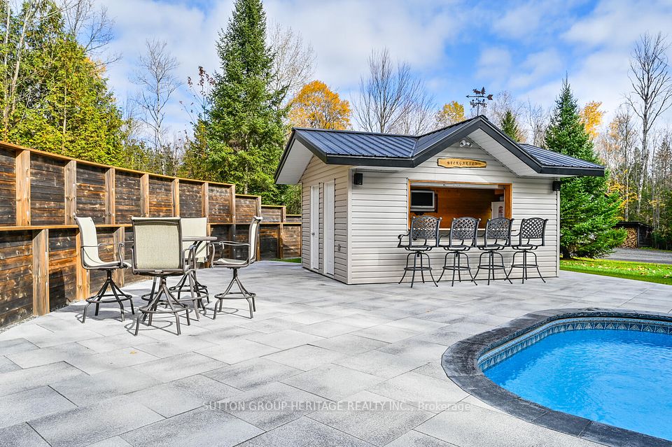 Pool house with sit up bar