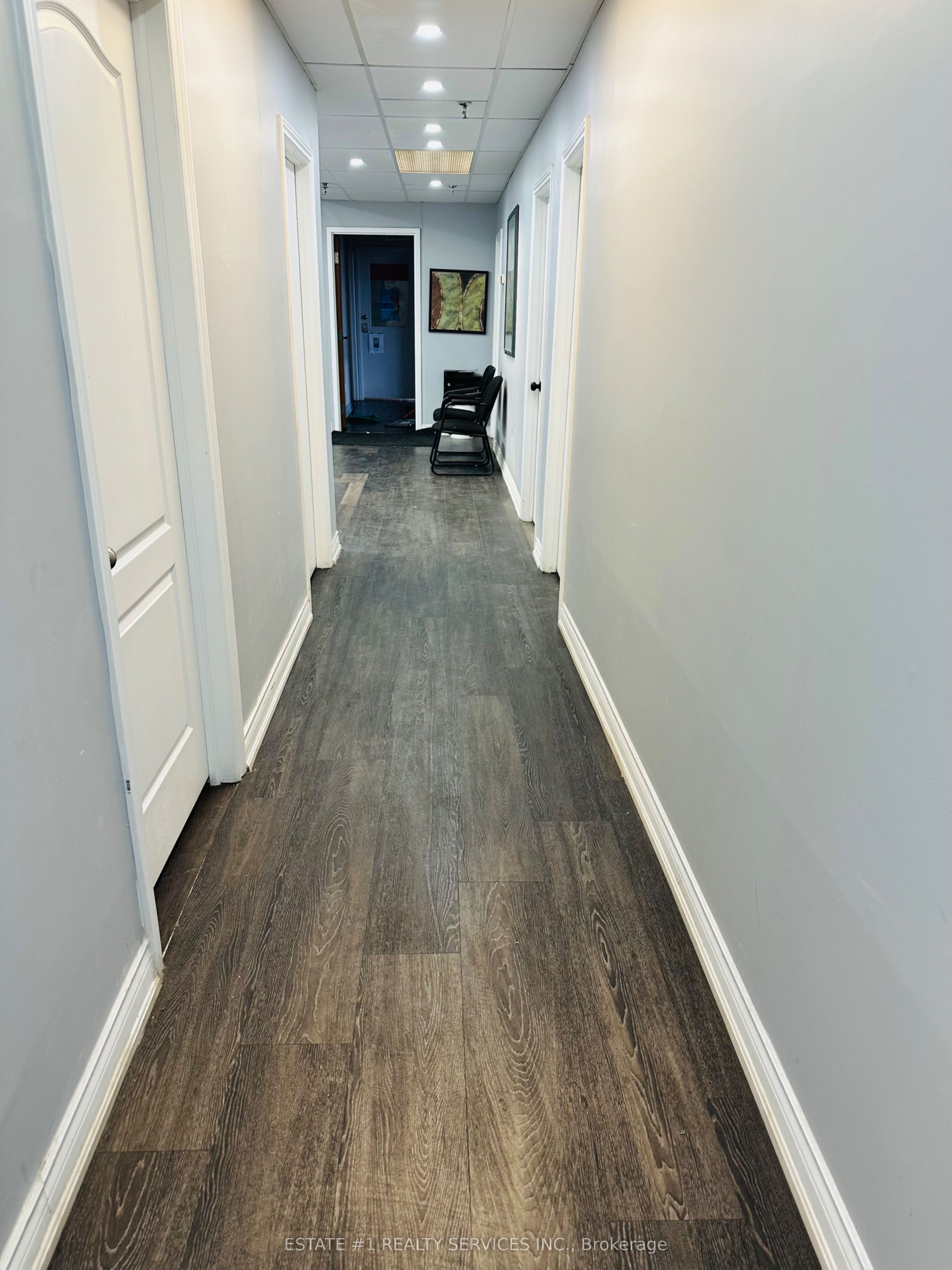 2359 Royal Windsor Drive W, #211
