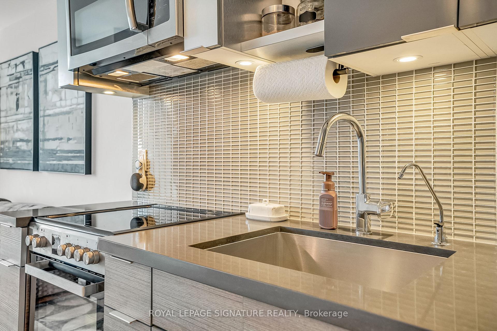 1 Bedroom Condo at 33 Shore Breeze,  Toronto For sale