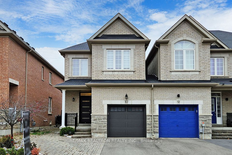 10 Napanee