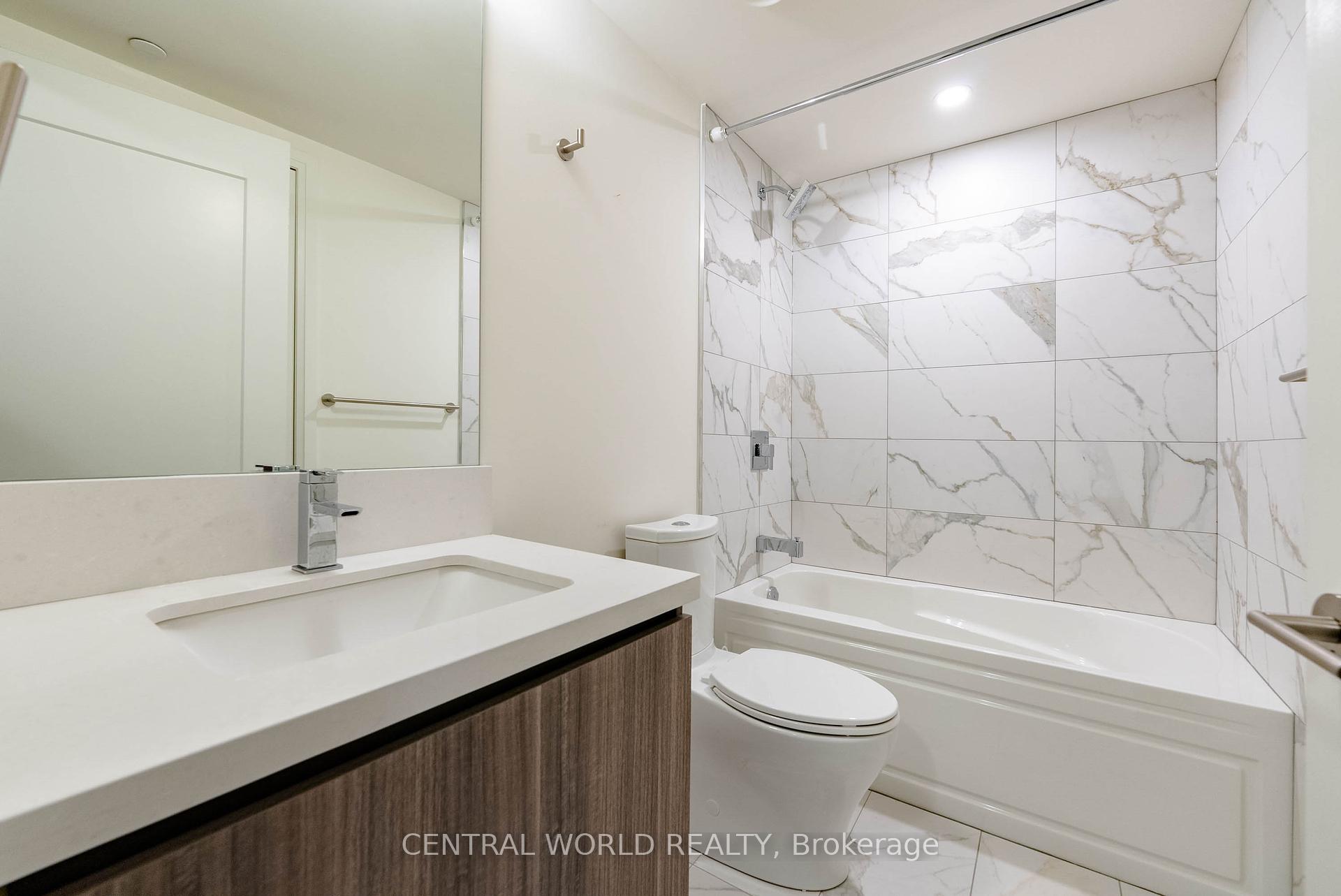 2 Bedrooms Condo at 151 Avenue,  Toronto For sale