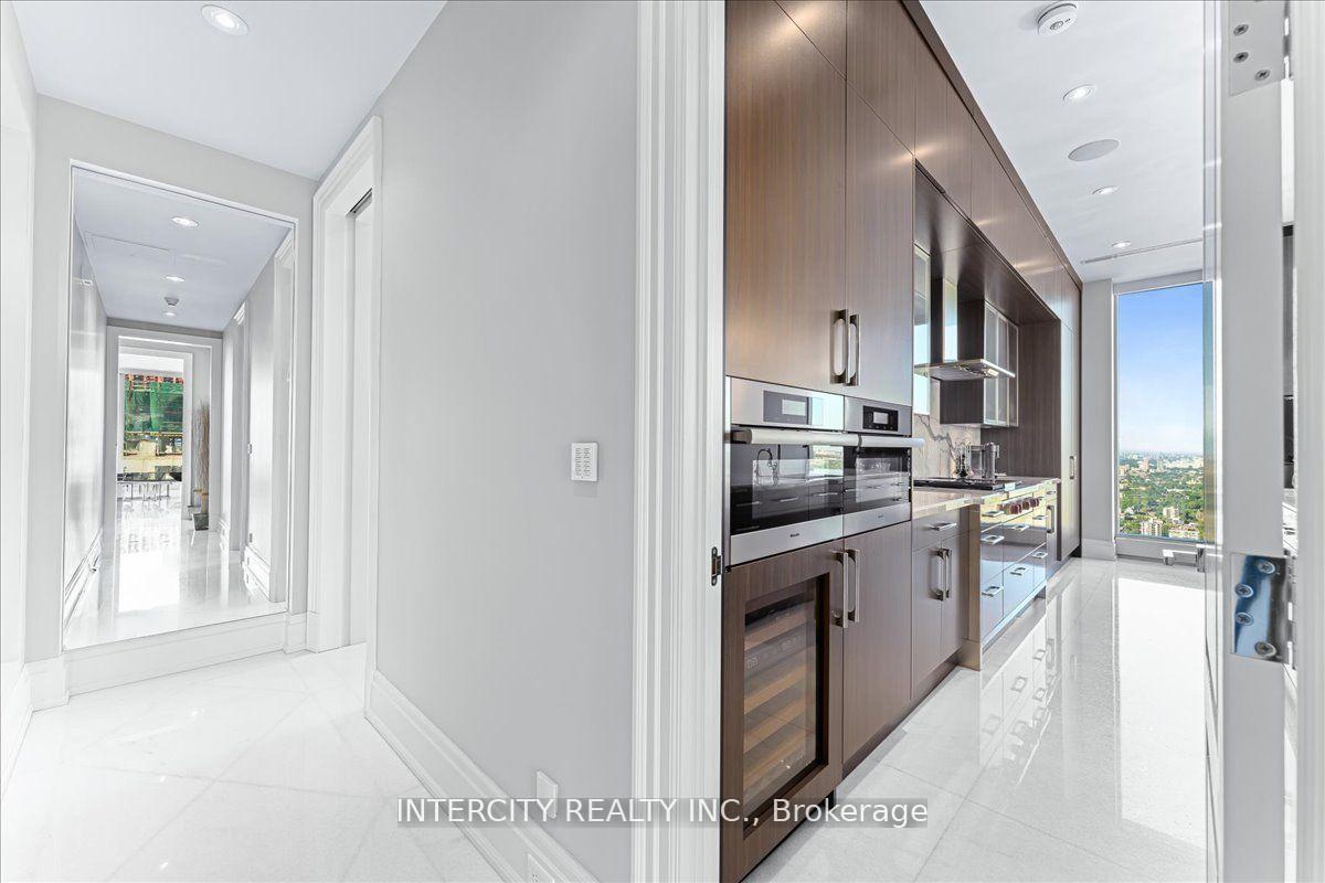 3 Bedrooms Condo at 50 Yorkville, Toronto For sale